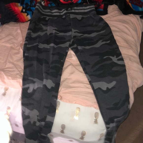 Cute Camo print sweatpants. - Picture 1 of 1